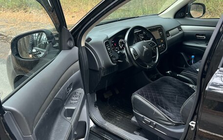 Mitsubishi Outlander III рестайлинг 3, 2013 год, 1 800 000 рублей, 8 фотография