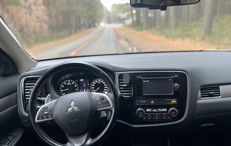 Mitsubishi Outlander III рестайлинг 3, 2013 год, 1 800 000 рублей, 10 фотография