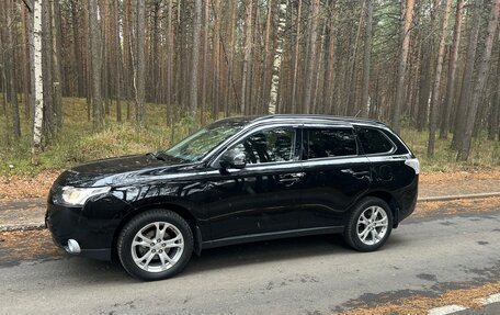 Mitsubishi Outlander III рестайлинг 3, 2013 год, 1 800 000 рублей, 6 фотография