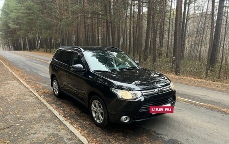 Mitsubishi Outlander III рестайлинг 3, 2013 год, 1 800 000 рублей, 2 фотография