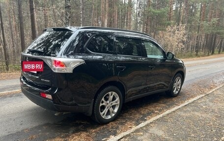 Mitsubishi Outlander III рестайлинг 3, 2013 год, 1 800 000 рублей, 4 фотография