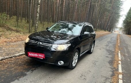 Mitsubishi Outlander III рестайлинг 3, 2013 год, 1 800 000 рублей, 7 фотография