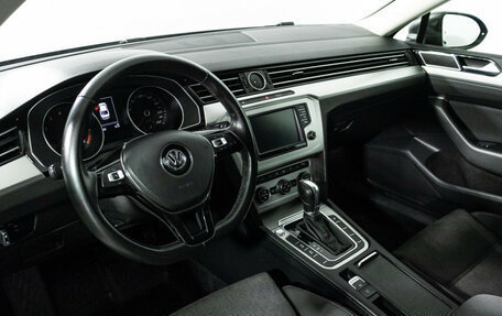 Volkswagen Passat B8 рестайлинг, 2017 год, 1 899 700 рублей, 11 фотография