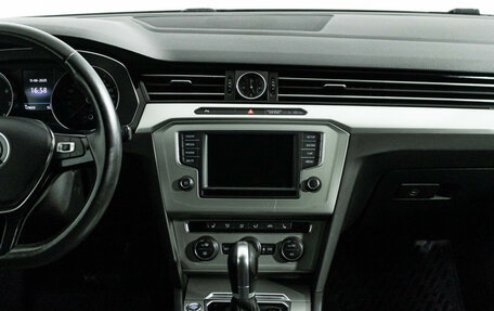 Volkswagen Passat B8 рестайлинг, 2017 год, 1 899 700 рублей, 14 фотография