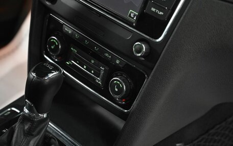 Skoda Superb III рестайлинг, 2014 год, 995 000 рублей, 11 фотография