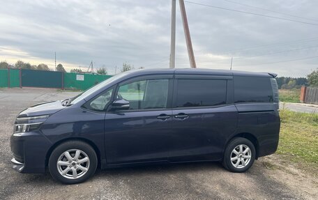 Toyota Voxy III, 2017 год, 2 000 000 рублей, 2 фотография