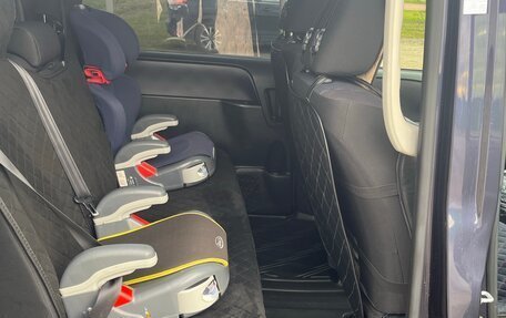 Toyota Voxy III, 2017 год, 2 000 000 рублей, 16 фотография