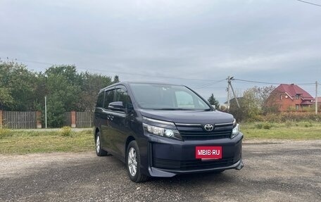 Toyota Voxy III, 2017 год, 2 000 000 рублей, 6 фотография