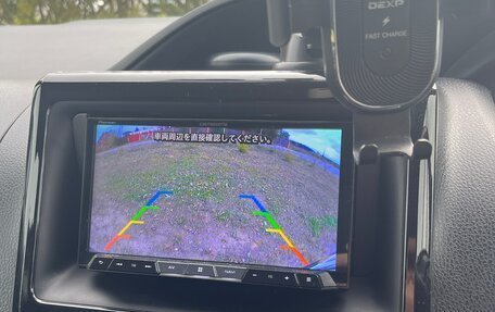 Toyota Voxy III, 2017 год, 2 000 000 рублей, 19 фотография