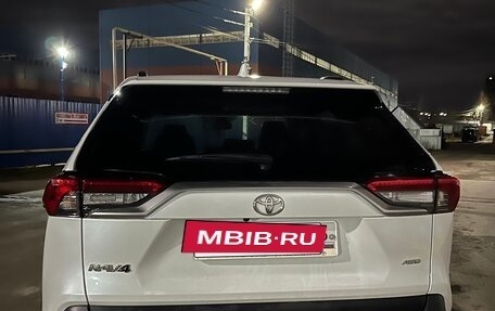 Toyota RAV4, 2021 год, 4 200 000 рублей, 4 фотография