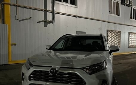 Toyota RAV4, 2021 год, 4 200 000 рублей, 2 фотография