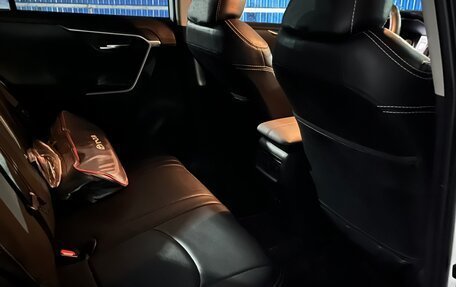 Toyota RAV4, 2021 год, 4 200 000 рублей, 8 фотография