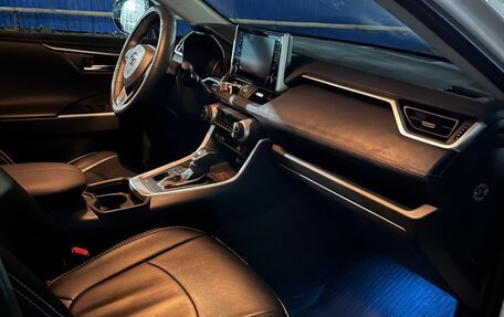 Toyota RAV4, 2021 год, 4 200 000 рублей, 9 фотография