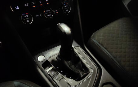 Volkswagen Tiguan II, 2020 год, 2 349 000 рублей, 16 фотография