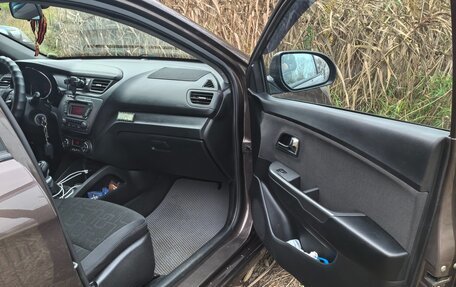 KIA Rio III рестайлинг, 2014 год, 800 000 рублей, 2 фотография