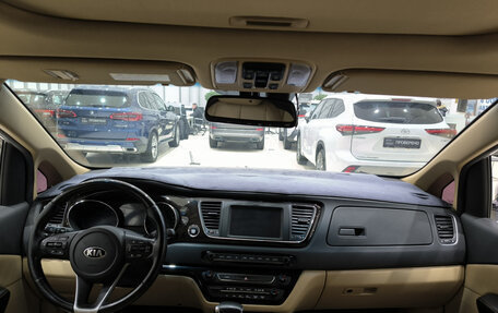 KIA Carnival III, 2018 год, 3 250 000 рублей, 14 фотография