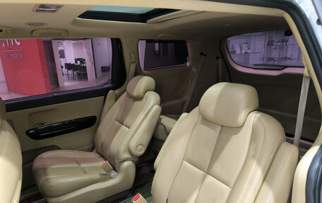 KIA Carnival III, 2018 год, 3 250 000 рублей, 12 фотография