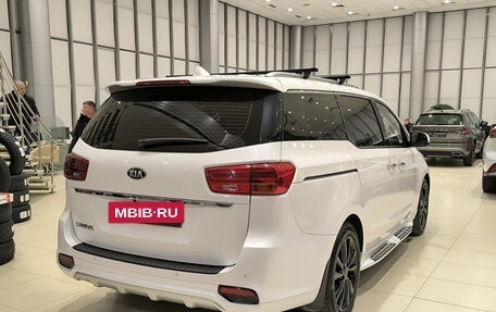 KIA Carnival III, 2018 год, 3 250 000 рублей, 5 фотография
