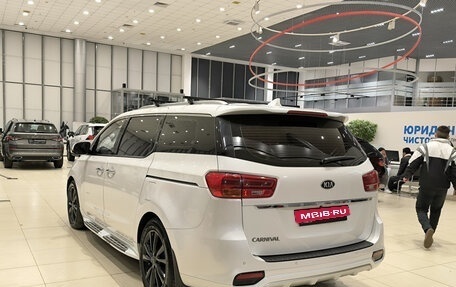KIA Carnival III, 2018 год, 3 250 000 рублей, 7 фотография
