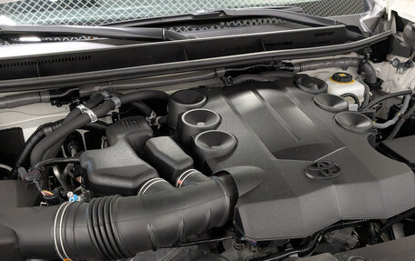 Toyota Land Cruiser Prado 150 рестайлинг 2, 2019 год, 5 700 000 рублей, 9 фотография