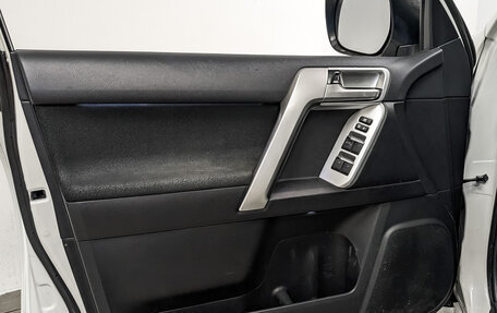 Toyota Land Cruiser Prado 150 рестайлинг 2, 2019 год, 5 700 000 рублей, 19 фотография