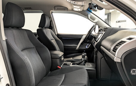 Toyota Land Cruiser Prado 150 рестайлинг 2, 2019 год, 5 700 000 рублей, 24 фотография