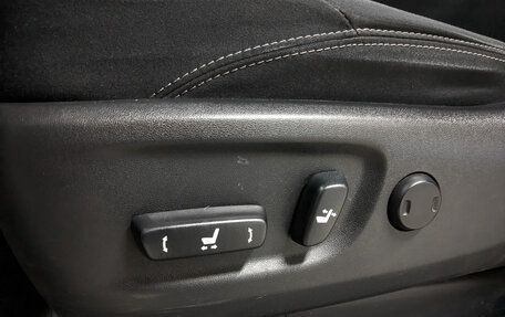 Toyota Land Cruiser Prado 150 рестайлинг 2, 2019 год, 5 700 000 рублей, 26 фотография