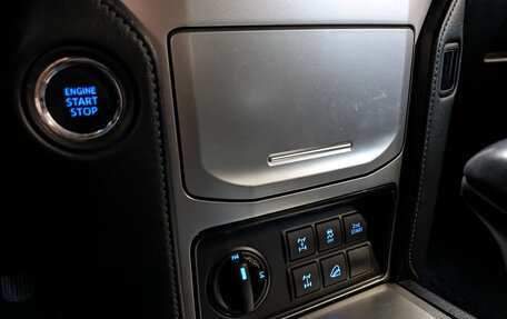 Toyota Land Cruiser Prado 150 рестайлинг 2, 2019 год, 5 700 000 рублей, 29 фотография