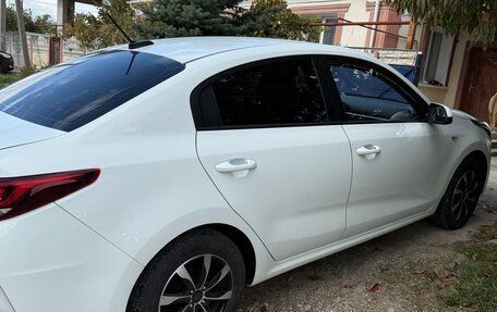 KIA Rio IV, 2020 год, 1 700 000 рублей, 2 фотография