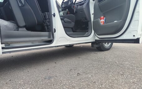 Toyota Noah III, 2008 год, 1 340 000 рублей, 11 фотография