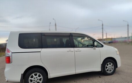Toyota Noah III, 2008 год, 1 340 000 рублей, 9 фотография