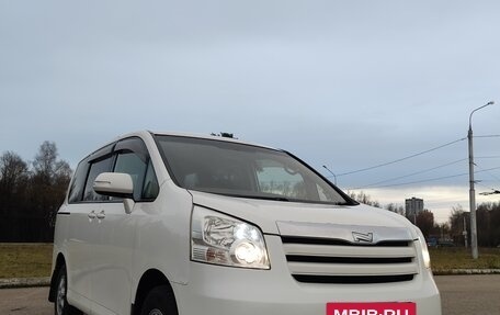 Toyota Noah III, 2008 год, 1 340 000 рублей, 5 фотография