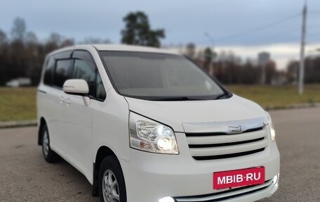 Toyota Noah III, 2008 год, 1 340 000 рублей, 19 фотография