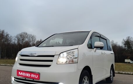 Toyota Noah III, 2008 год, 1 340 000 рублей, 18 фотография