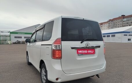 Toyota Noah III, 2008 год, 1 340 000 рублей, 14 фотография