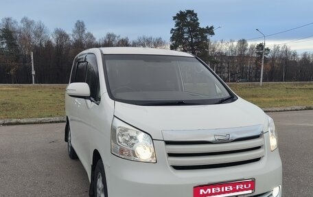 Toyota Noah III, 2008 год, 1 340 000 рублей, 24 фотография