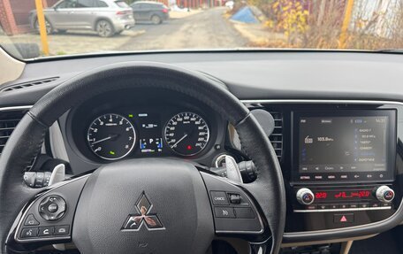 Mitsubishi Outlander III рестайлинг 3, 2020 год, 2 630 000 рублей, 6 фотография