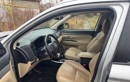 Mitsubishi Outlander III рестайлинг 3, 2020 год, 2 630 000 рублей, 5 фотография