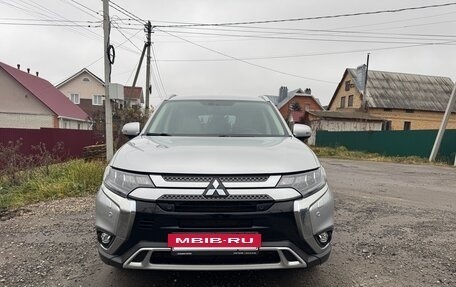 Mitsubishi Outlander III рестайлинг 3, 2020 год, 2 630 000 рублей, 2 фотография