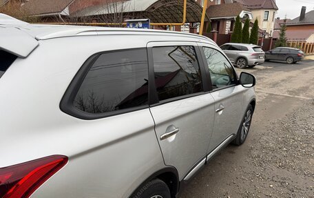 Mitsubishi Outlander III рестайлинг 3, 2020 год, 2 630 000 рублей, 15 фотография