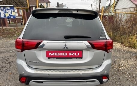 Mitsubishi Outlander III рестайлинг 3, 2020 год, 2 630 000 рублей, 13 фотография