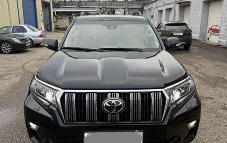 Toyota Land Cruiser Prado 150 рестайлинг 2, 2021 год, 5 700 000 рублей, 1 фотография