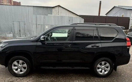 Toyota Land Cruiser Prado 150 рестайлинг 2, 2021 год, 5 700 000 рублей, 3 фотография