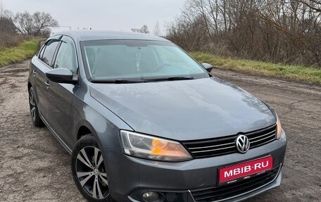 Volkswagen Jetta VI, 2013 год, 830 000 рублей, 1 фотография