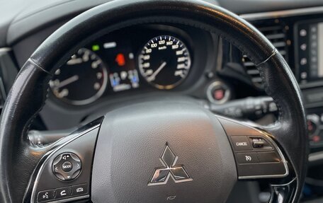 Mitsubishi Outlander III рестайлинг 3, 2016 год, 1 650 000 рублей, 14 фотография