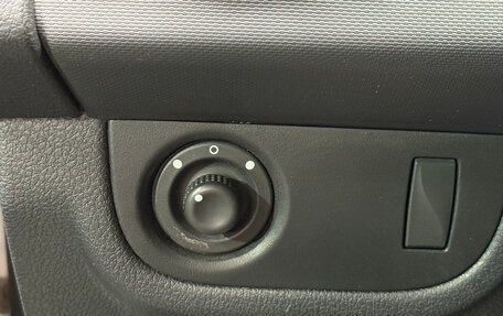 Renault Logan II, 2017 год, 641 000 рублей, 16 фотография