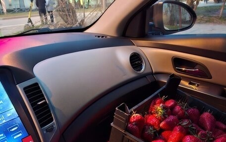 Chevrolet Cruze II, 2011 год, 700 000 рублей, 2 фотография