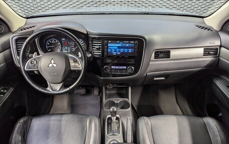 Mitsubishi Outlander III рестайлинг 3, 2012 год, 1 300 000 рублей, 13 фотография