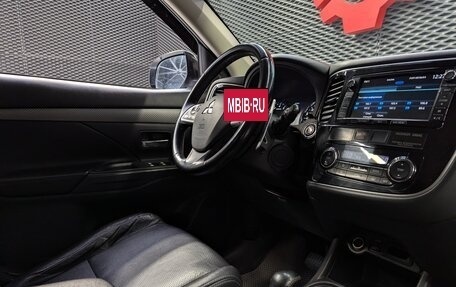 Mitsubishi Outlander III рестайлинг 3, 2012 год, 1 300 000 рублей, 29 фотография