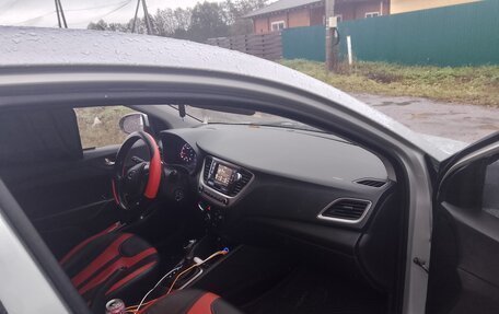 Hyundai Solaris II рестайлинг, 2017 год, 950 000 рублей, 8 фотография